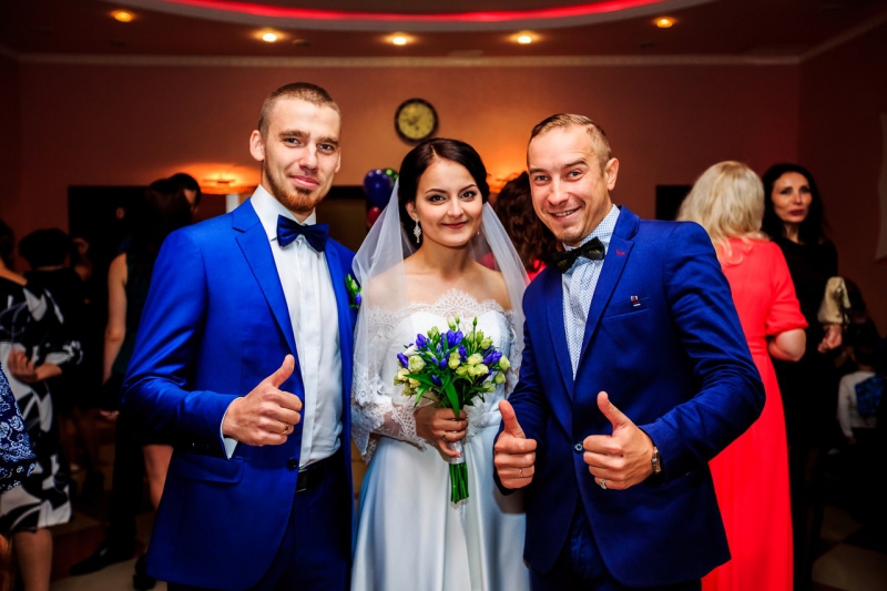 Ведущий вышел замуж. Ведущие в Тюмени на праздники. Попов женился.